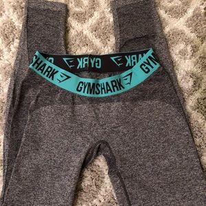Gym shark leggings